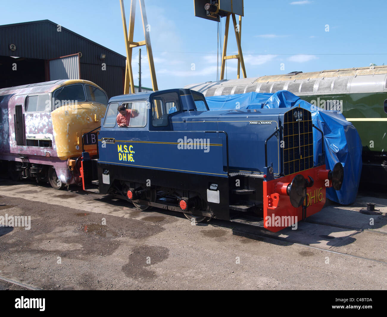 Alte Diesellokomotive aus Werkstatt gezogen. West Somerset Railway. Williton Station. Somesret. UK Stockfoto