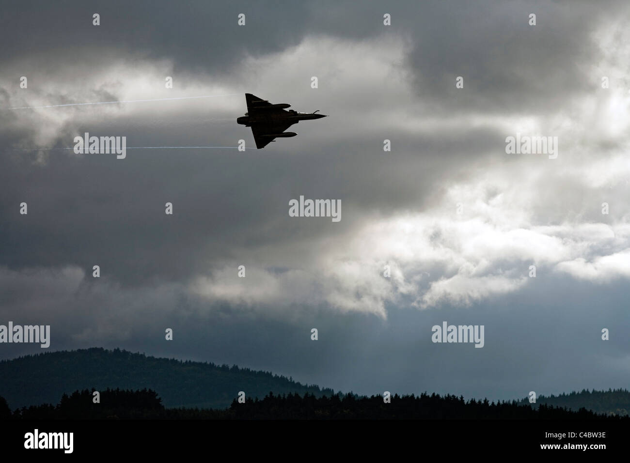Datei-Bild (2010) eine französische Mirage 2000-Kampfjet bei einem Übungsflug in Ostfrankreich. Stockfoto