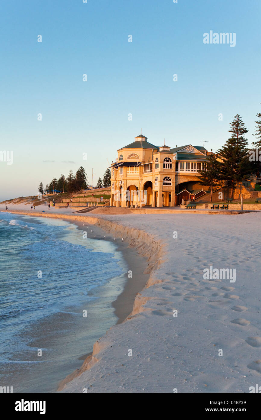 Blick entlang Cottesloe Beach, Perth, Western Australia, Australien Stockfoto