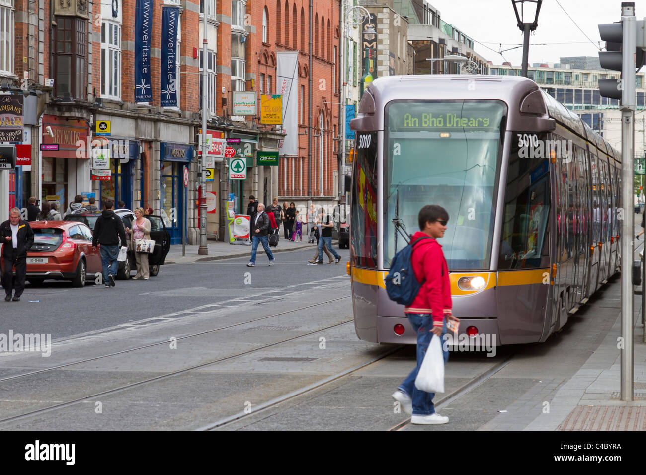 LUAS Zug im Stadtzentrum von Dublin Stockfoto