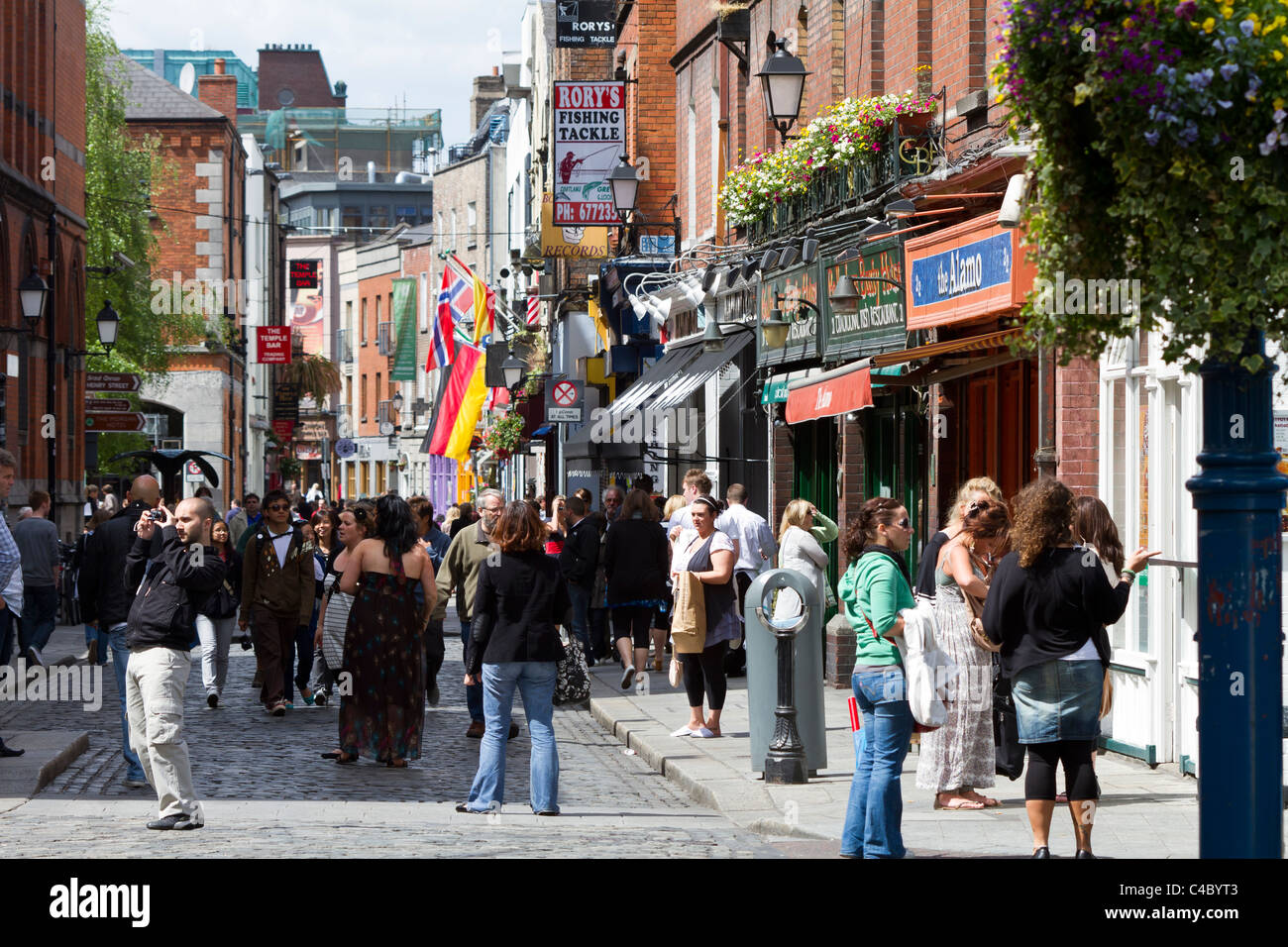 Temple Bar Street ist eine der belebtesten Straßen von Dublin, der als Attraktion für die Touristen dient. Stockfoto