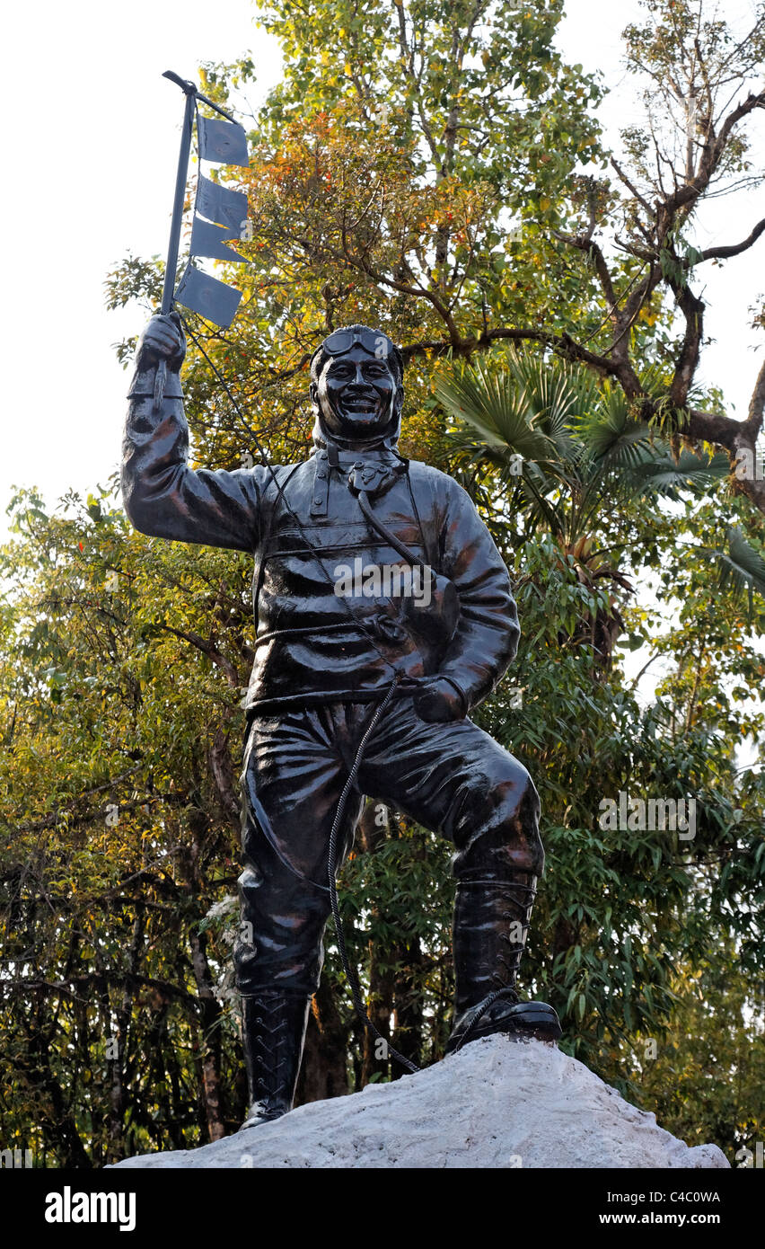 Indien - West-Bengalen - Darjeeling - Statue von Tenzing Norgay am Himalaya Berg Institut Stockfoto