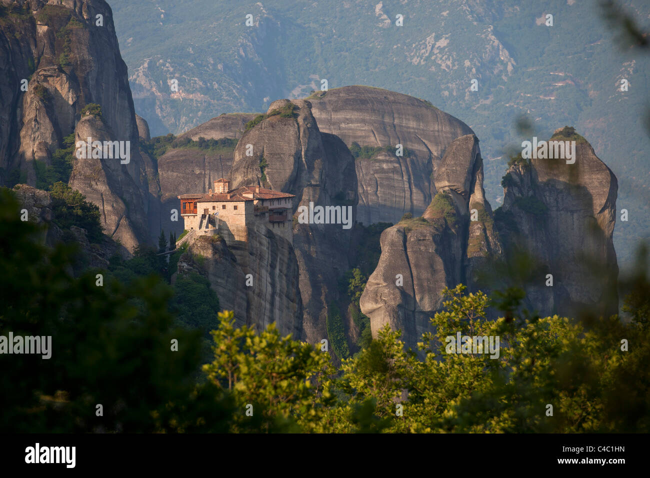 Kloster Rousanou, Bestandteil der Meteora-Komplex der orthodoxe Klöster, UNESCO-Welterbe in Thessalien, Griechenland Stockfoto