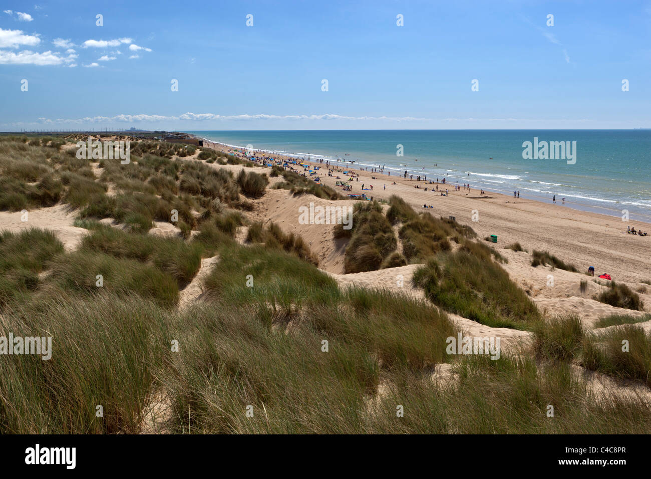 Blick über Dünen und Strand Camber Sands Stockfoto