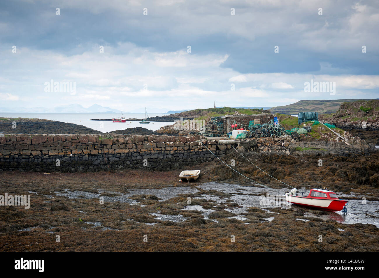 Ebbe am Pier und Steg am Croig, Dervaig, Isle of Mull, Argyll, Schottland.  SCO 7163 Stockfoto