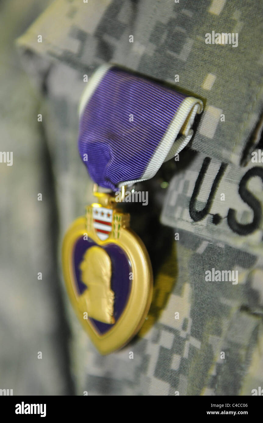 Purple Heart auf ein MP bei Camp Ramadi, Irak, war Spezialist Medaille für Verletzungen erlitten, als Fahrzeug angegriffen wurde Stockfoto