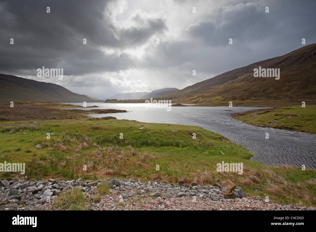 Blick nach Osten entlang Loch Cluanie. Stockfoto