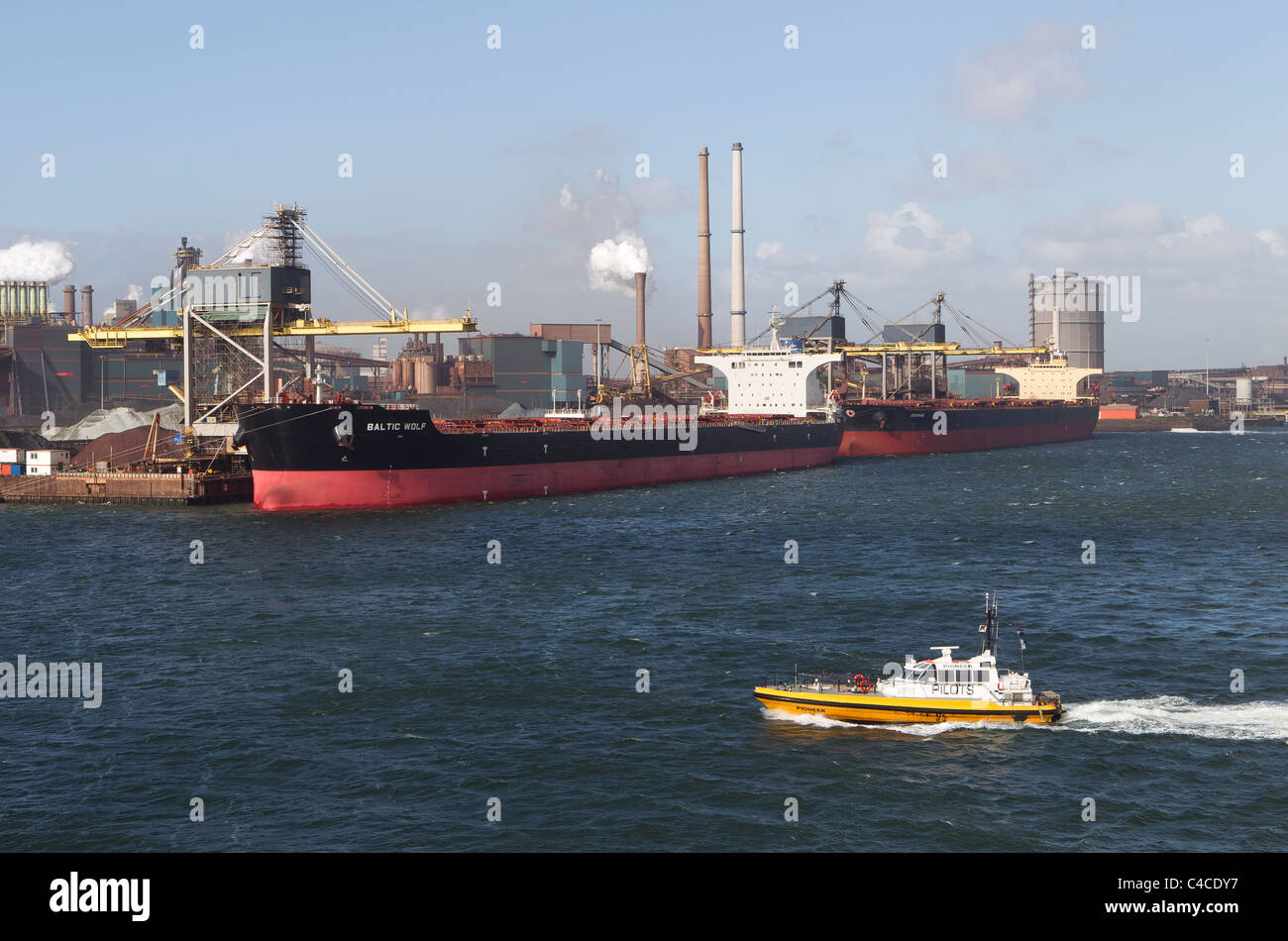 Ĳmuiden ist eine Hafenstadt in der niederländischen Provinz Nord-Holland und ist der Hauptort der Gemeinde Velsen. Stockfoto