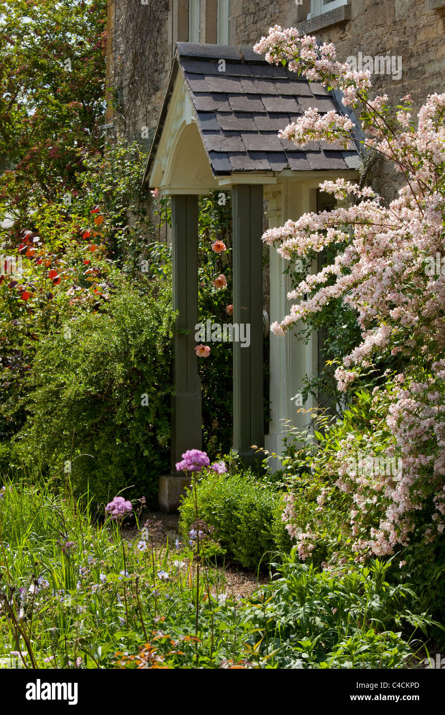 Veranda und Tür des alten englischen Landhaus, england Stockfoto
