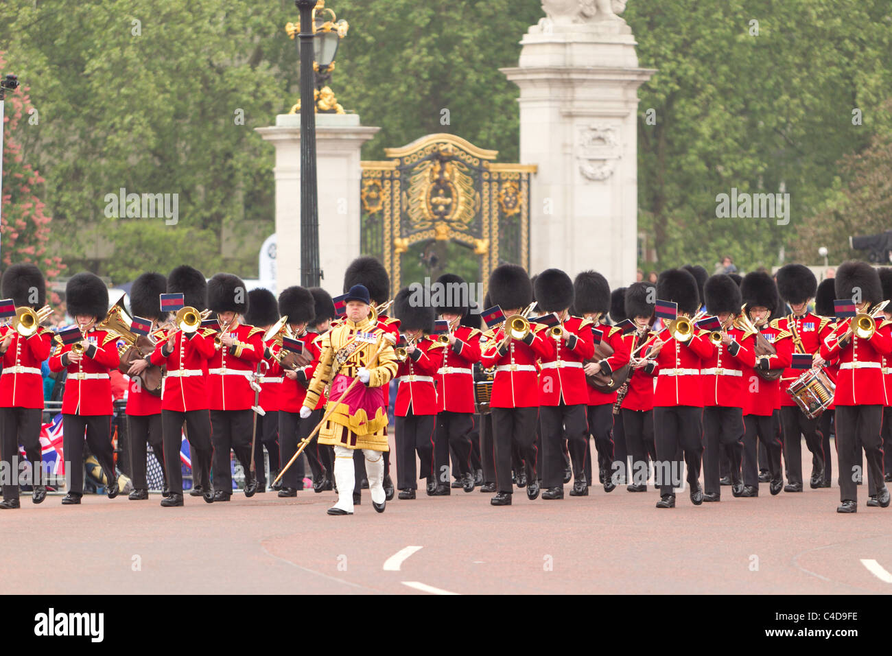 Militärmusik ankommen für die königliche Hochzeit von Prinz William und Kate Middleton, (29. April 2011), London Stockfoto