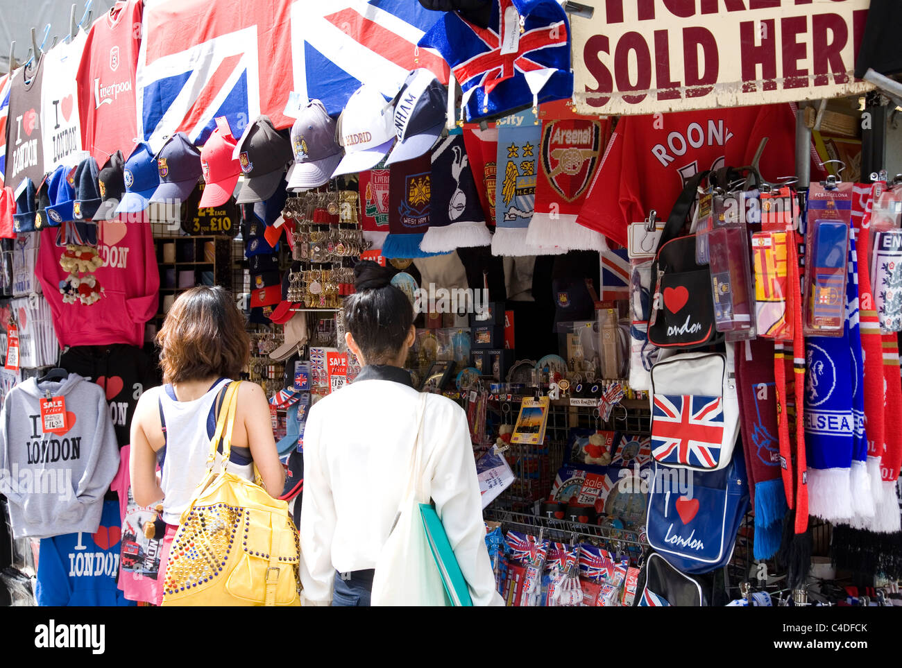 Souvenirs zum Verkauf in der Londoner Oxford street Stockfoto