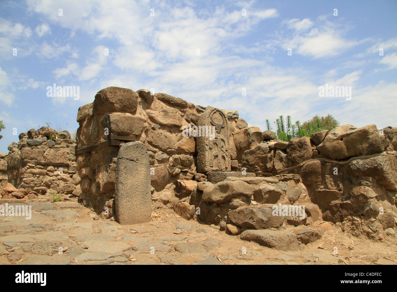 Israel, See Genezareth, eine Stele, einen Gott mit Stierkopf auf Bamah am Stadttor von alten Bethsaida, Eisenzeit Stockfoto
