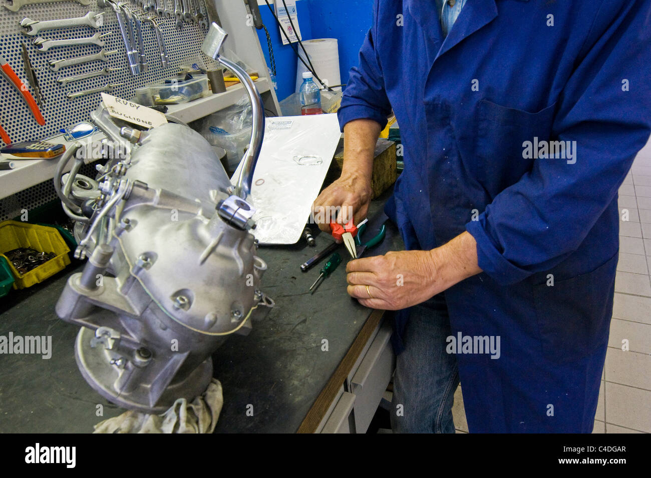 Werkstatt, Roller & Lambretta Museum, Rodan, Mailand Provinz, Italien Stockfoto