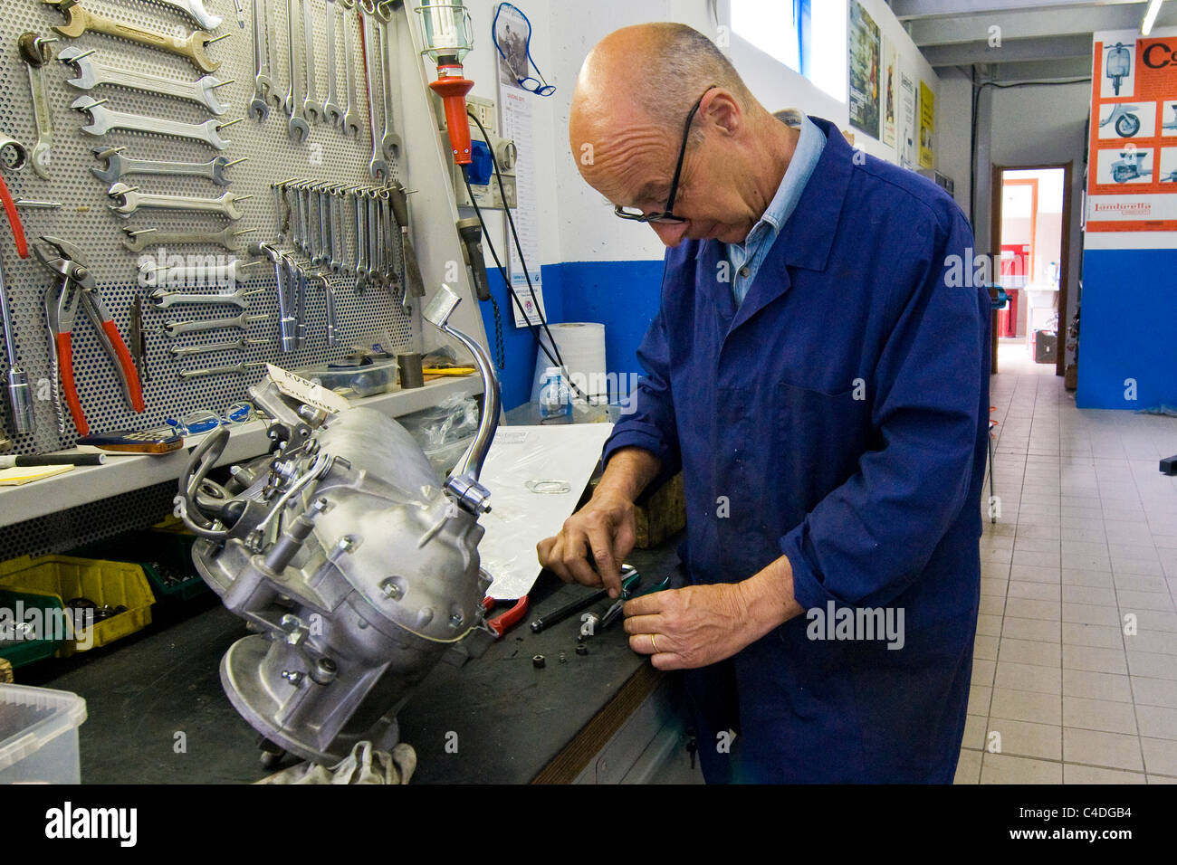Werkstatt, Roller & Lambretta Museum, Rodan, Mailand Provinz, Italien Stockfoto