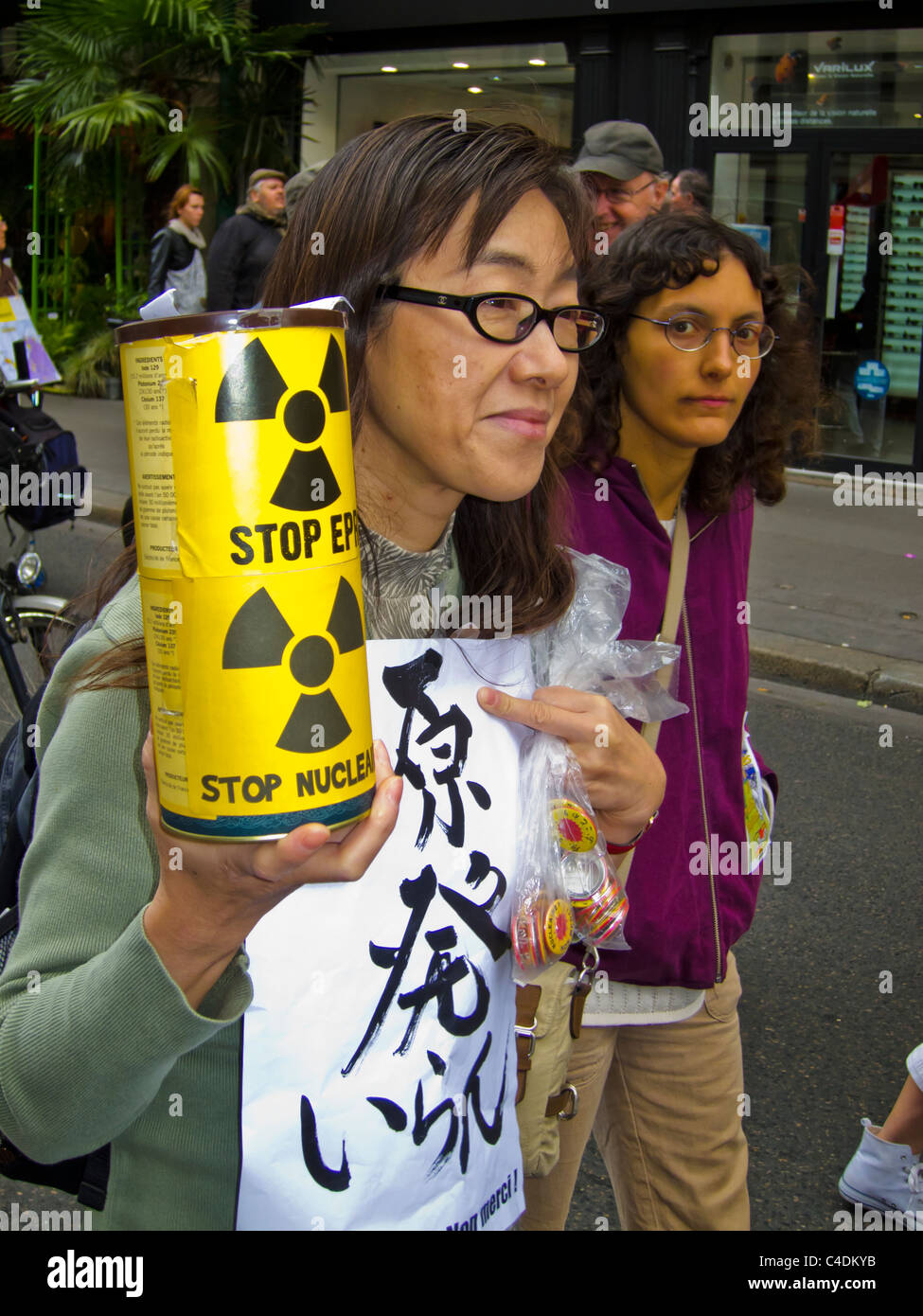 Paris, Frankreich, französische Demonstration gegen Atomkraft, japanische Frauenförderung, Freiwilligenarbeit, Atomenergieprotest Stockfoto