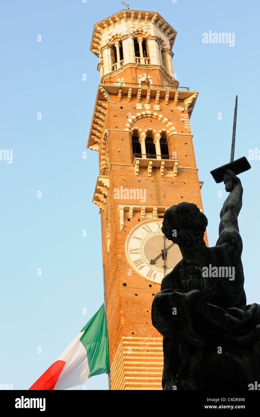Torre dei Lamberti in Verona Stockfoto