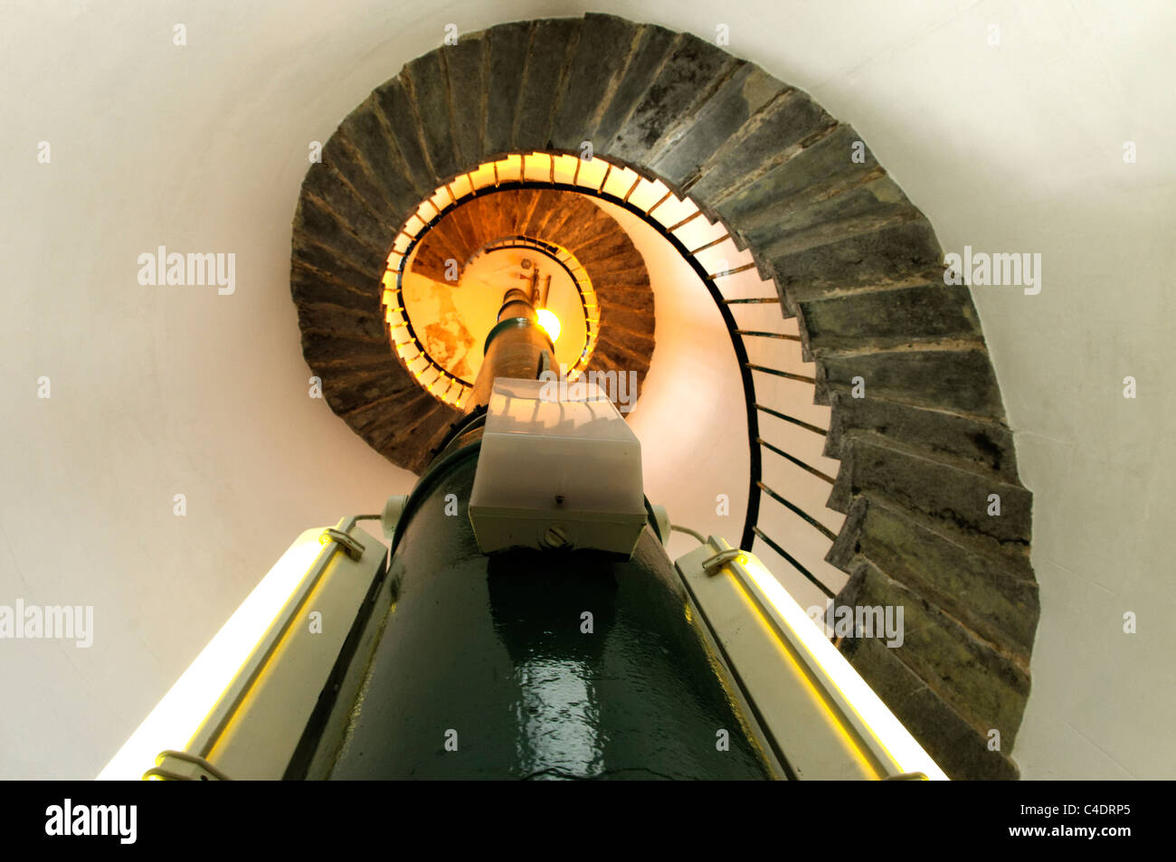 Die Treppe im Inneren South Stack Lighthouse, Holyhead, Anglesey Stockfoto