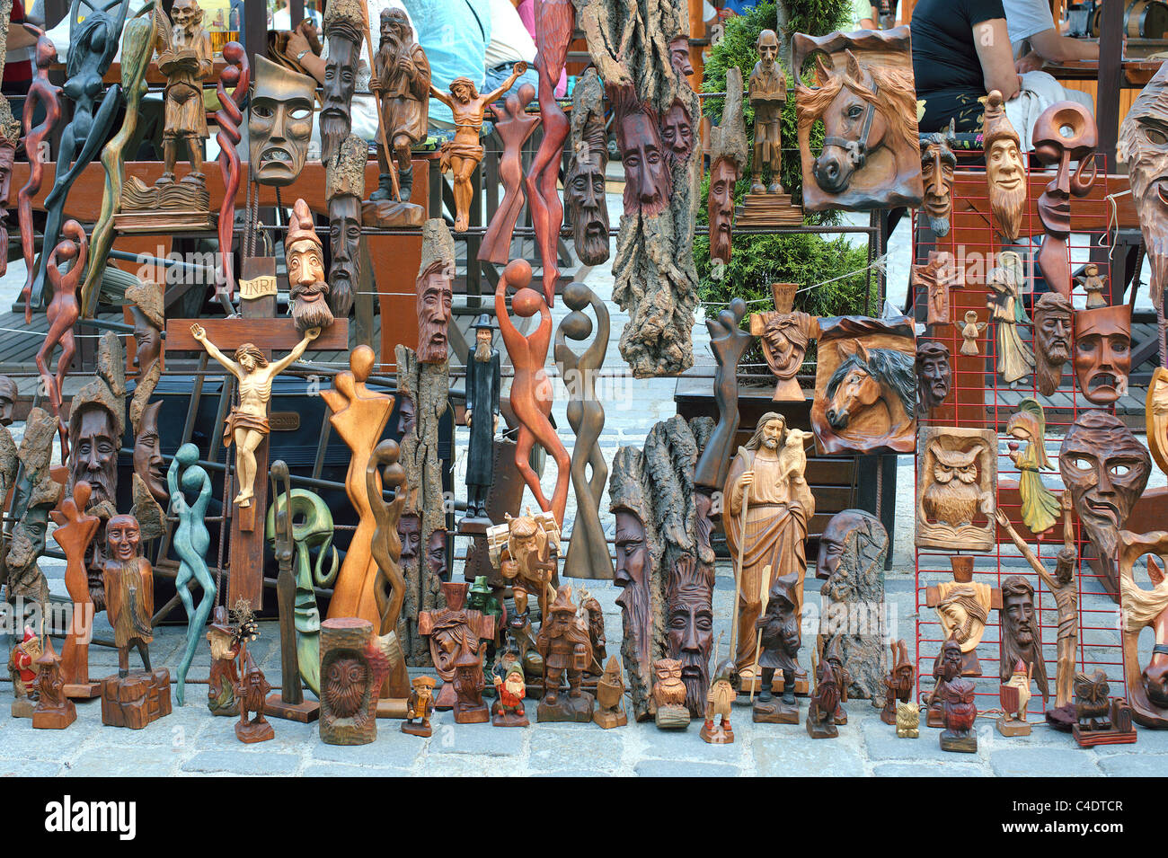 Holzskulpturen ausgestellten Breslauer Altmarkt Stockfoto