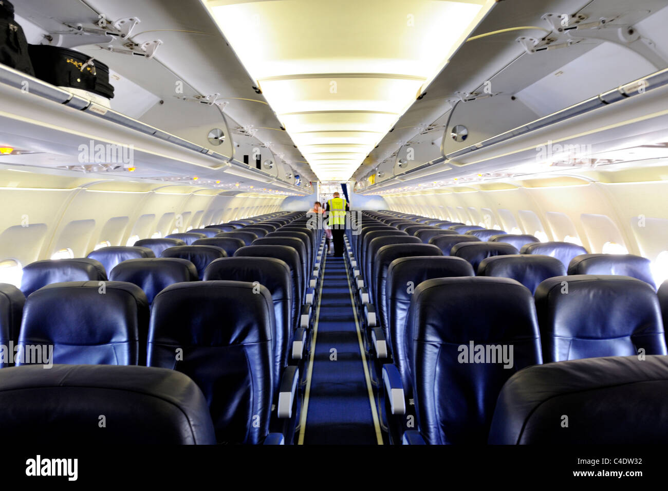 Airbus A320 in der Fluggastkabine Touristenklasse Charta Verkehrsflugzeug Stockfoto