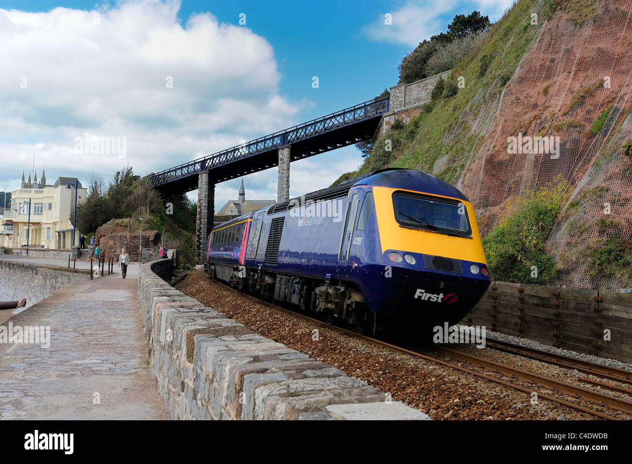 Einen ersten großen westlichen high-Speed Zug nähert sich Teignmouth Devon England uk Stockfoto