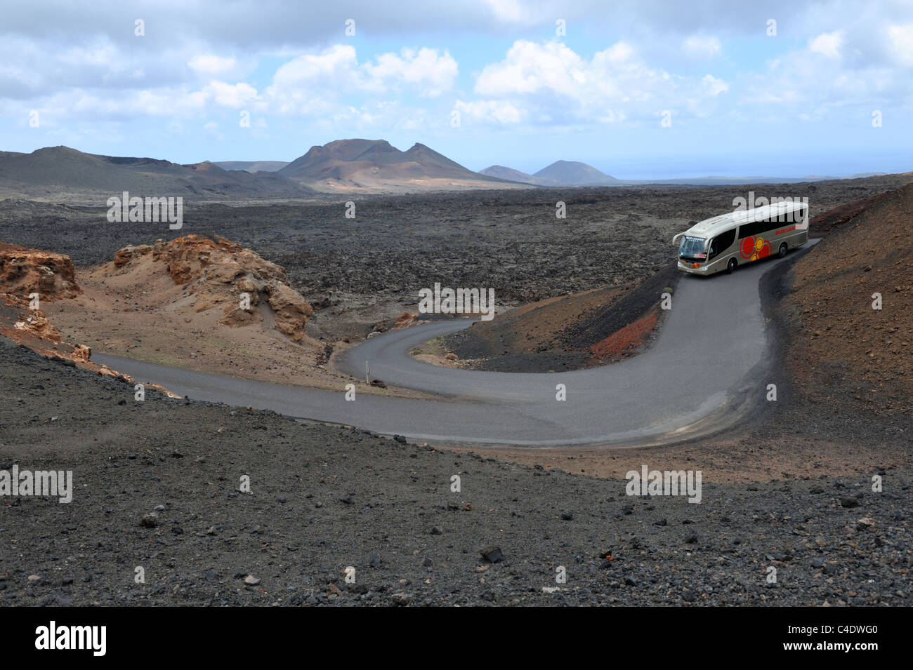 Tour-Bus besuchen Vulkangebiet des Parque National de Timanfaya, Lanzarote, "Kanarische Inseln" Stockfoto
