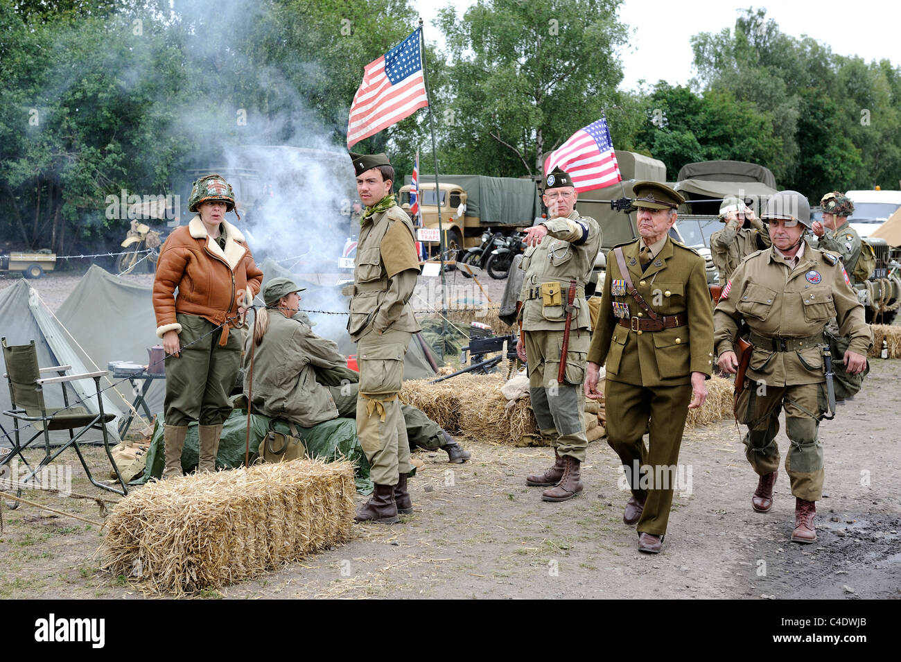amerikanische und britische Soldaten an einem Krieg Reenactment großen zentralen Bahnhof Loughborough England uk Stockfoto