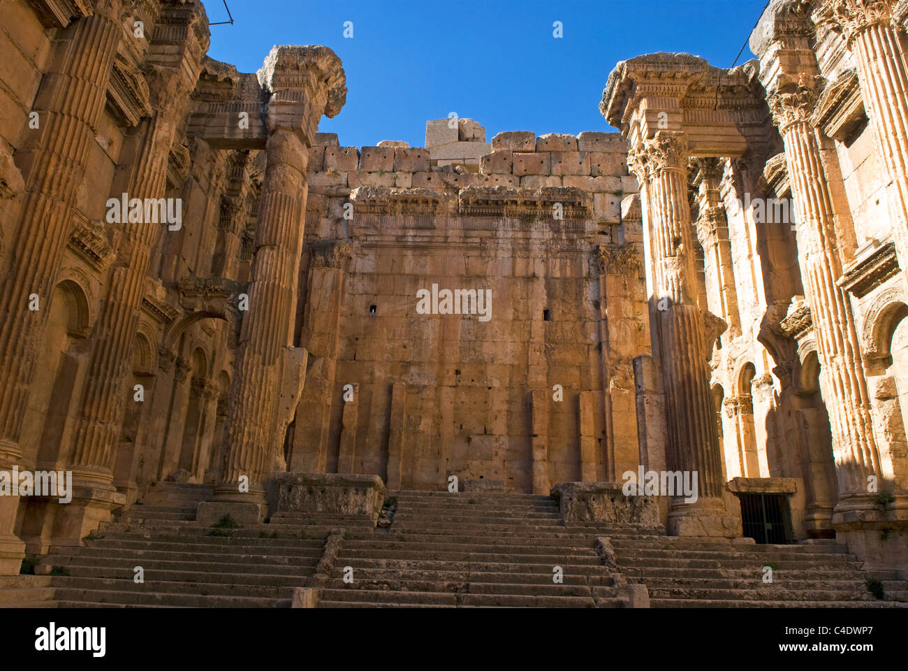 Im Inneren des Tempels des Bacchus, Baalbek, Bekaa-Tal, Libanon. Stockfoto
