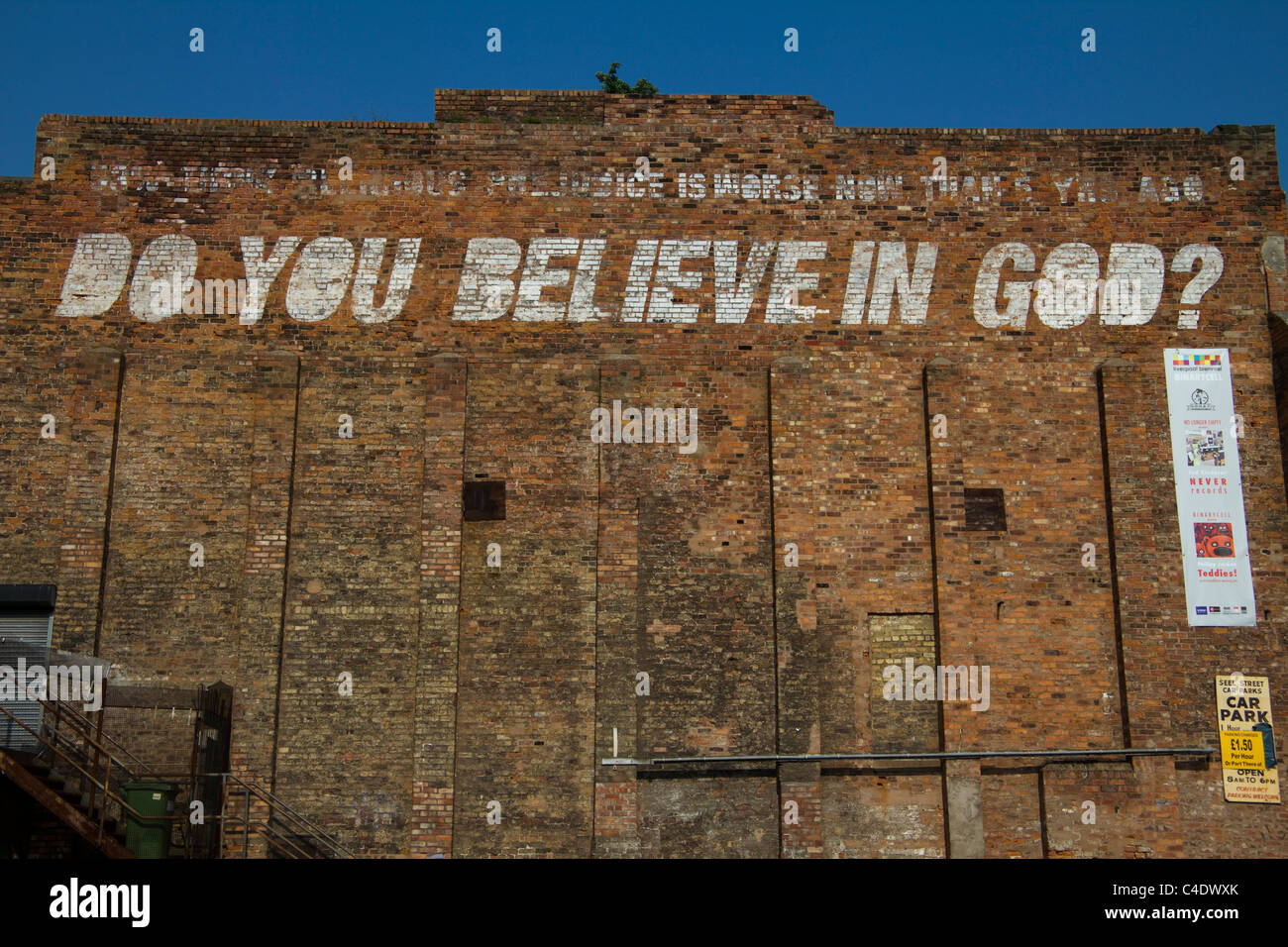 Wandbild "Glaubst du an Gott?" Liverpool England Stockfoto