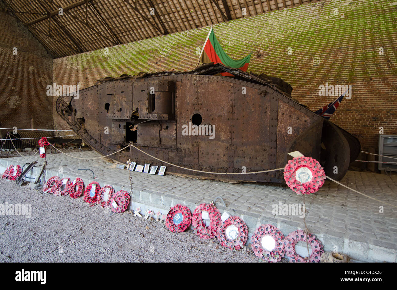 Zerstörten ersten Weltkrieg britische Panzer auf dem Display in Frankreich Stockfoto