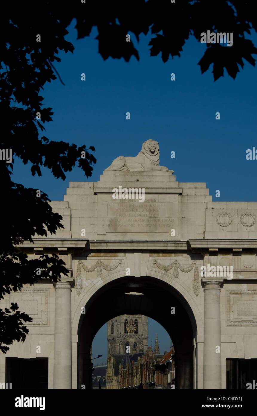 Das Menentor Denkmal für die fehlenden, Ypern, Flandern Stockfoto