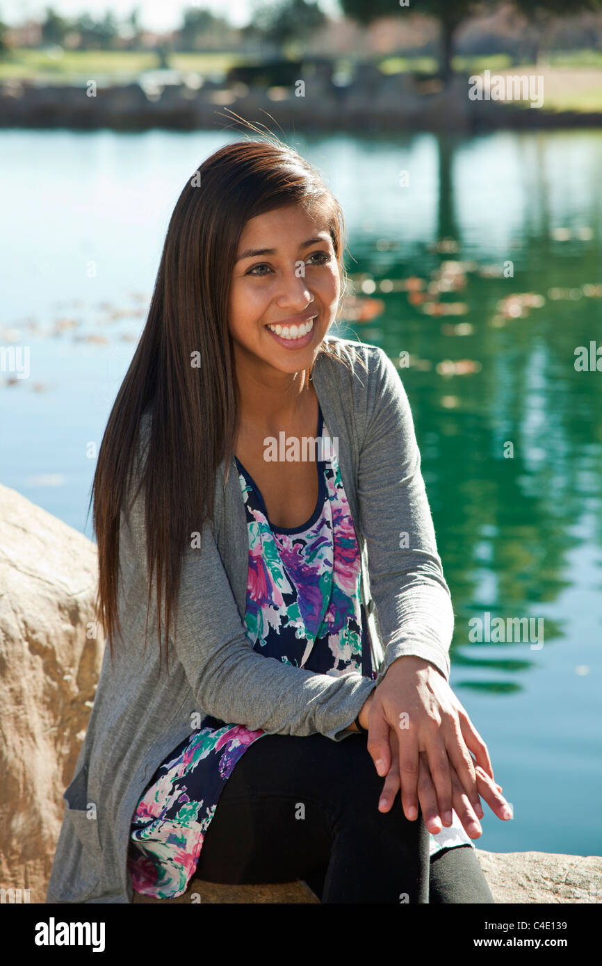 Hispanische Teen Mädchen lächelnd Porträt. Herr © Myrleen Pearson Stockfoto