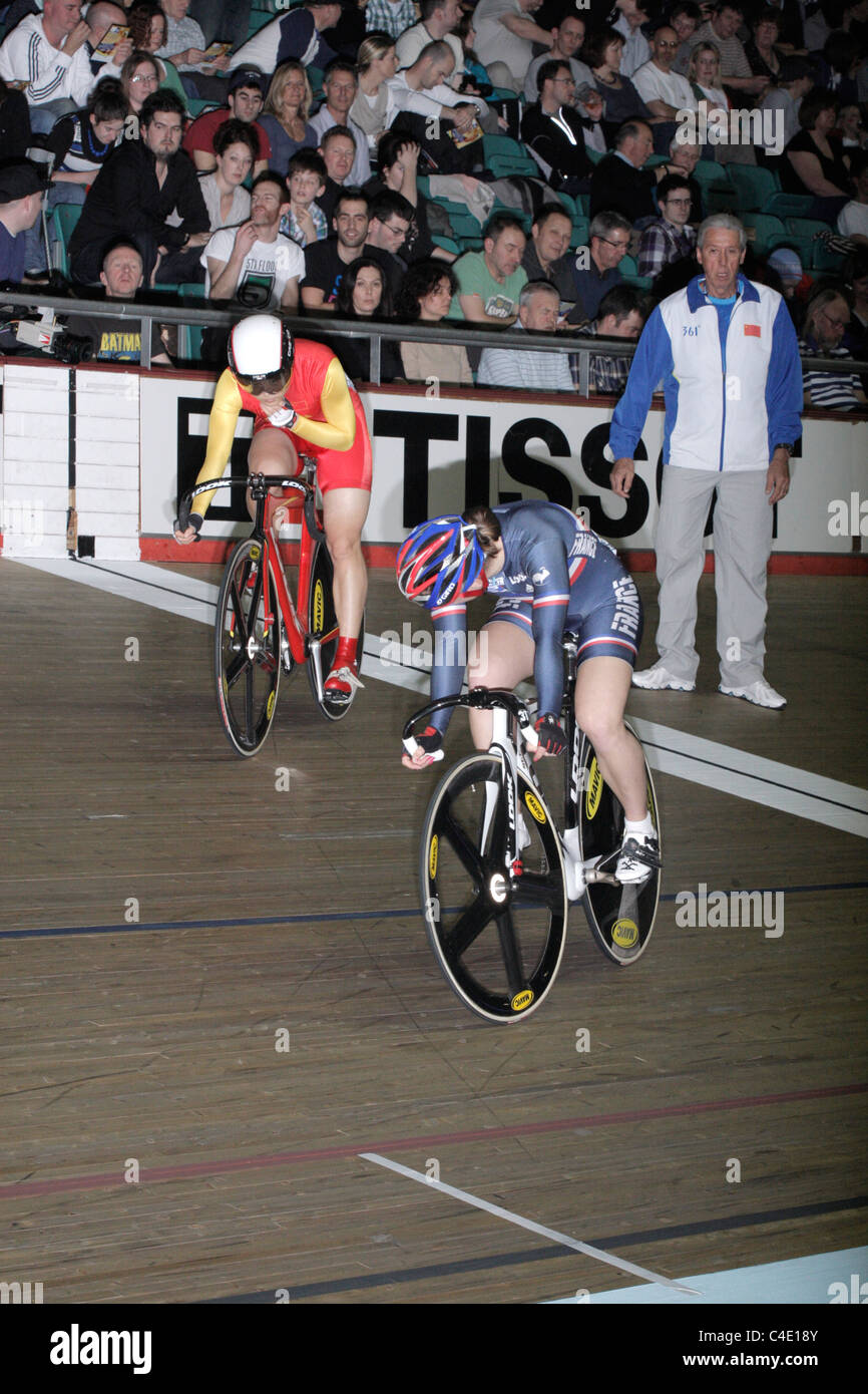 Lin Junhong China Sandie Clair Frankreich B Semi final UCI Track Cycling World Cup Wettbewerb Manchester Velodrome Stockfoto