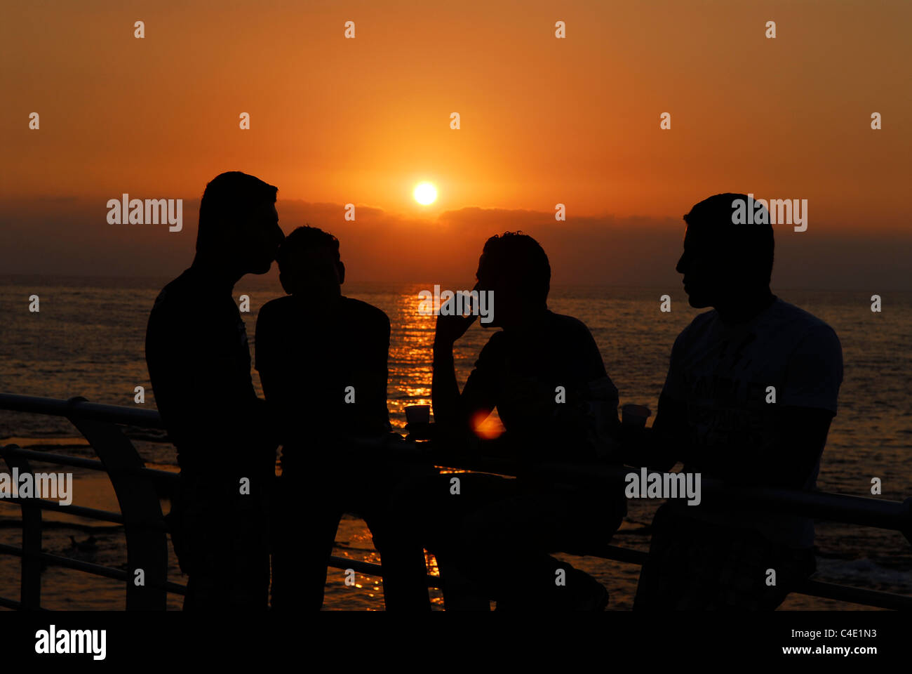 Sonnenuntergang an der Corniche, Beirut, Libanon. Stockfoto