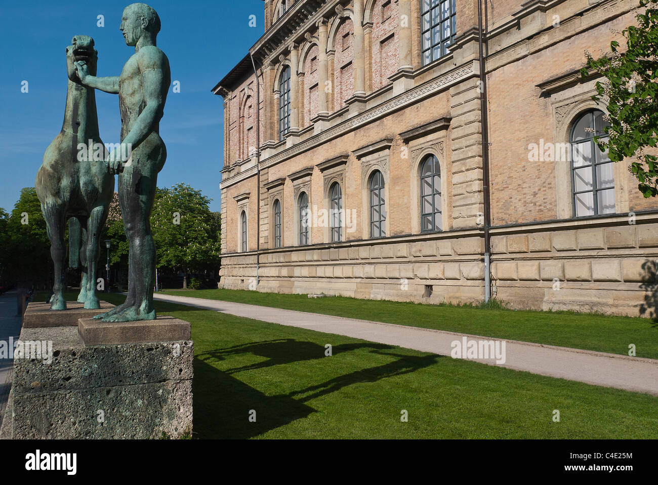 Mensch Und Pferd Bronzeskulptur Narben Der Erinnerung Ein WWII 