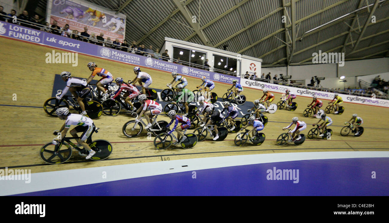 Frauen Omnium Punktefahren Elizabeth Armitstead UCI Track Cycling World Cup Wettbewerb Manchester Velodrome 19.03.11 Stockfoto