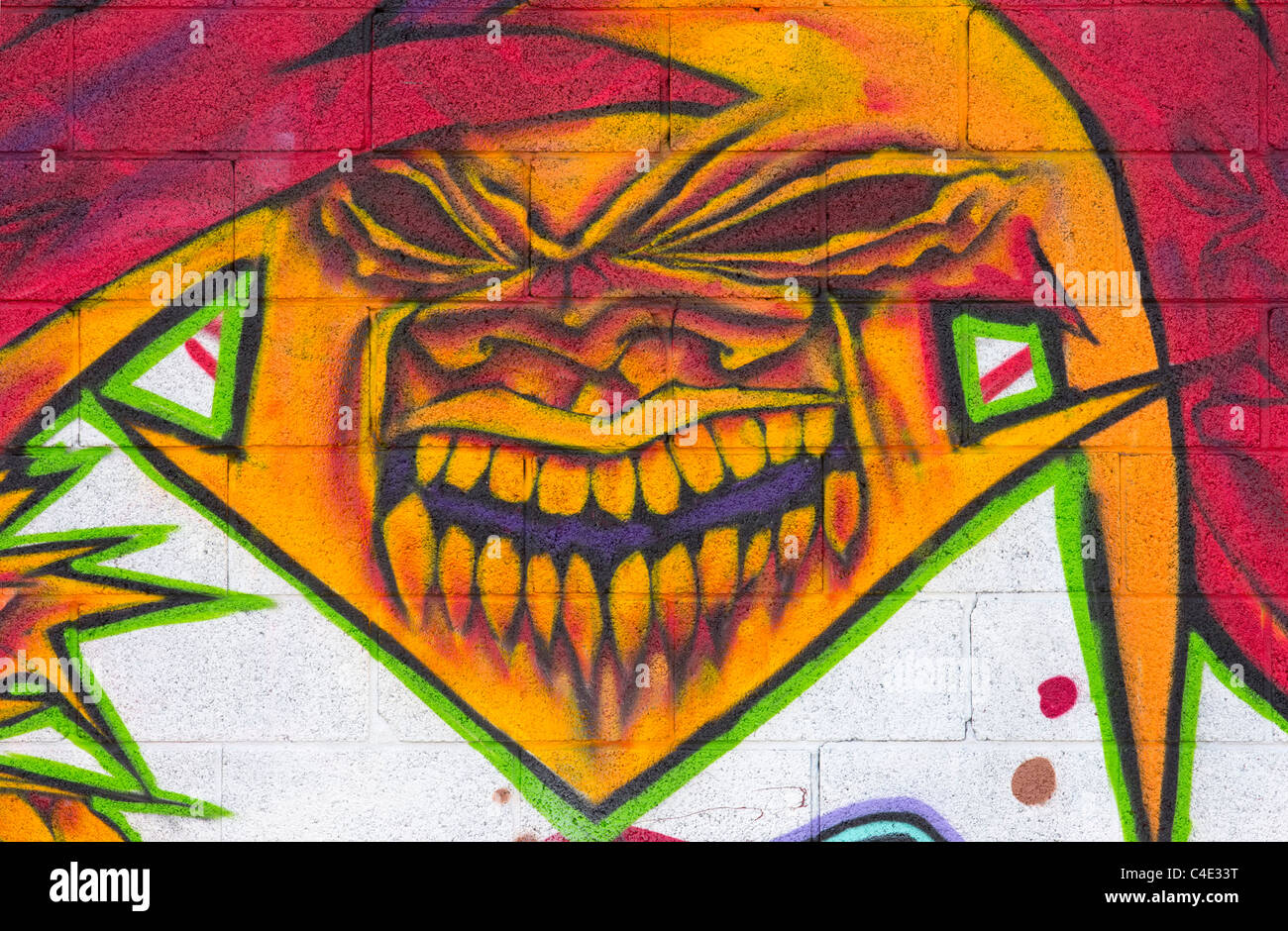 Denver, Colorado - Gesicht ein Graffiti-Gemälde eines Monsters in orange Stockfoto