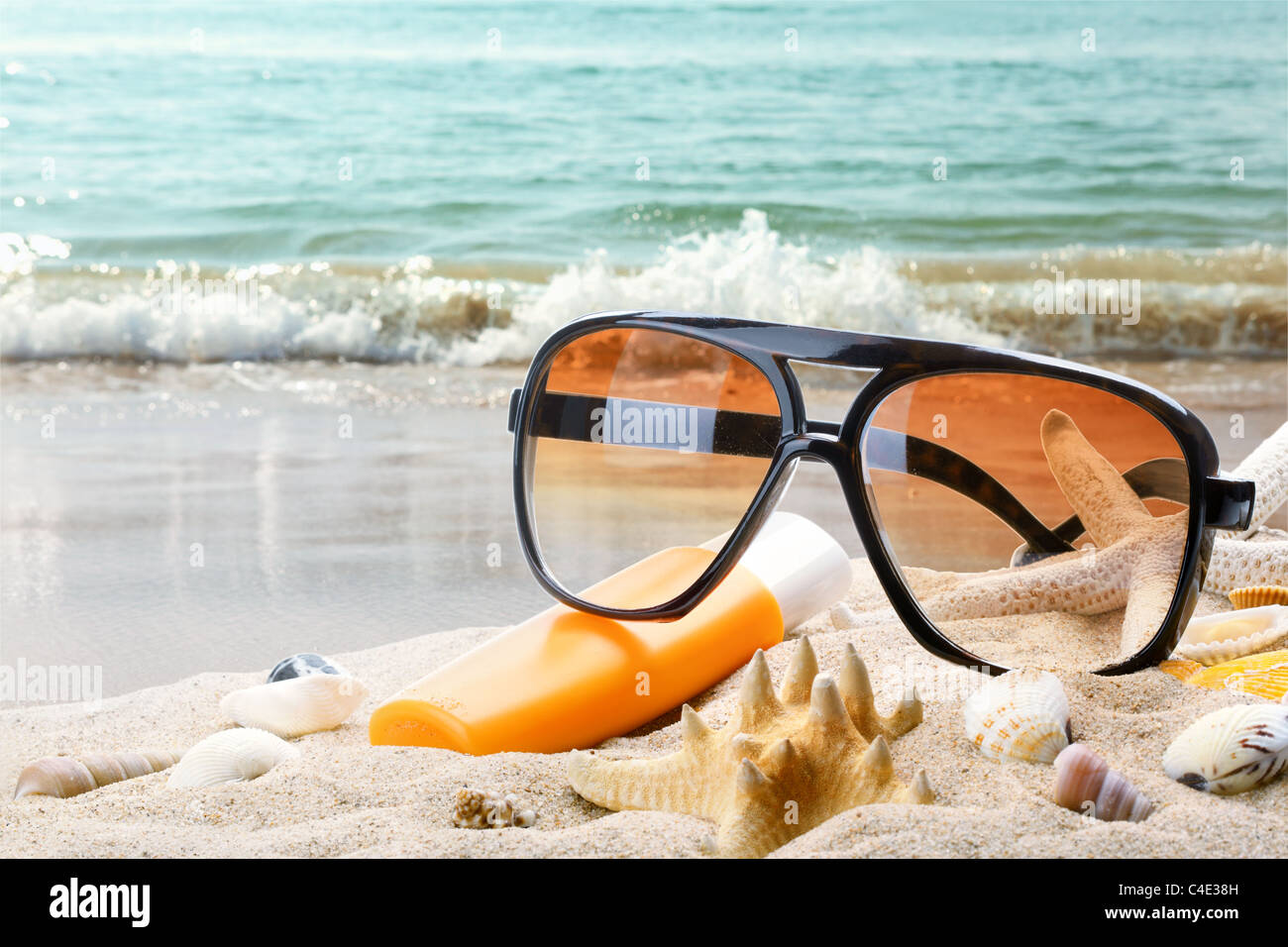Schutzende Sonnenbrille Stockfotos Und Bilder Kaufen Alamy