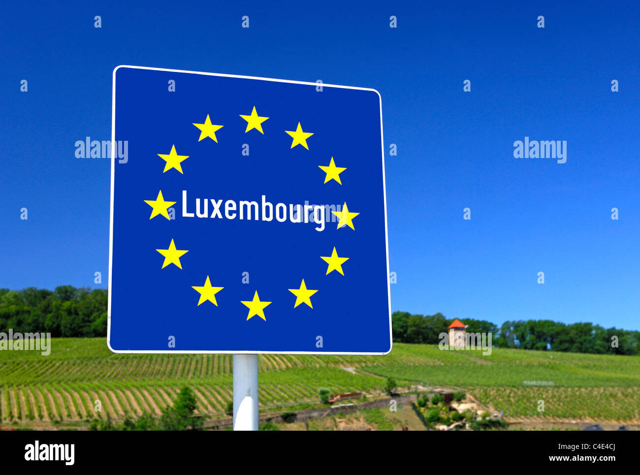 Land-Zeichen des Großherzogtums Luxemburg an der Grenze in der Nähe von Schengen, Luxemburg Stockfoto
