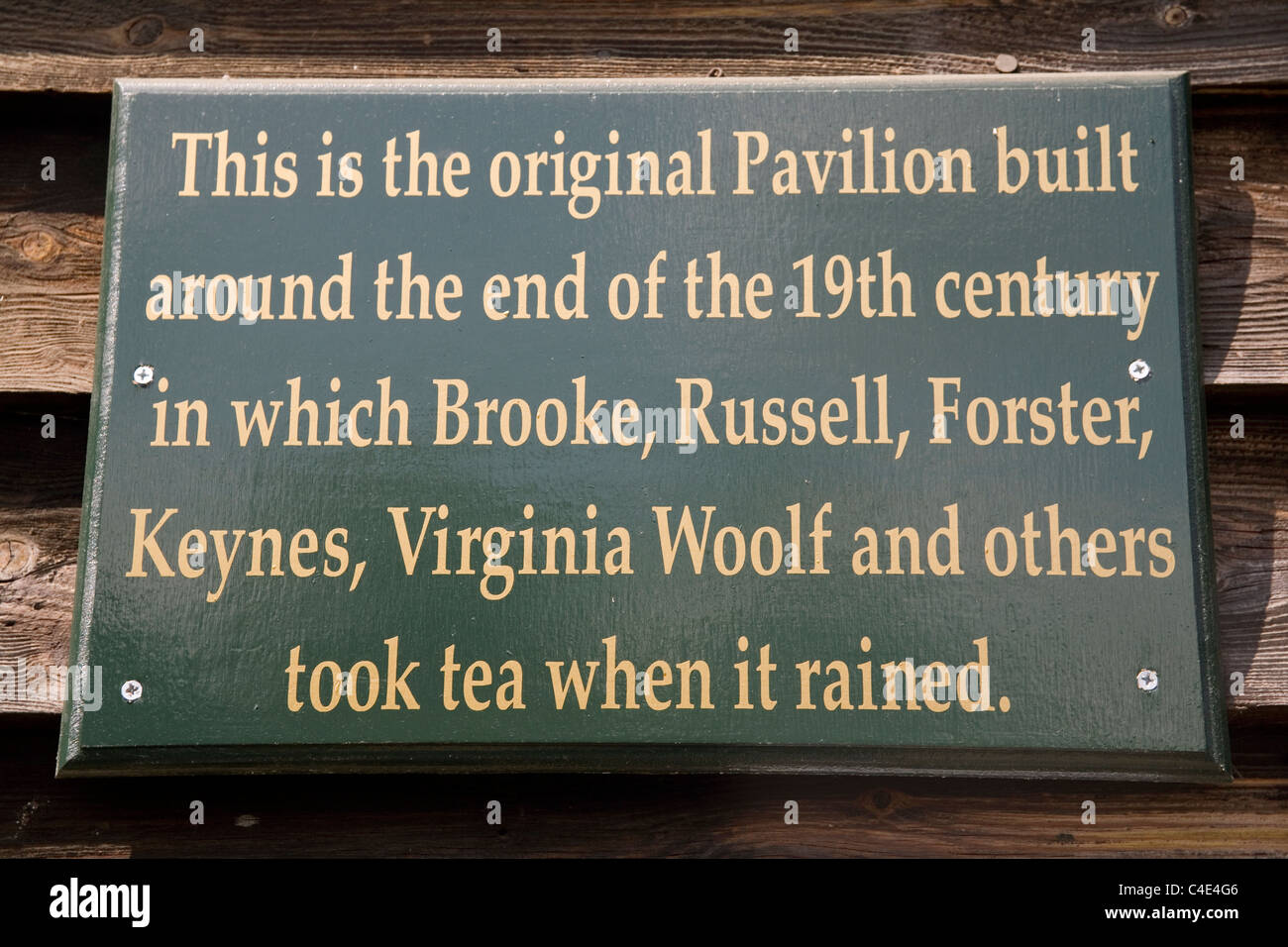 England Cambridgeshire Grantchester, der Obstgarten Teehaus, Aufzeichnung von einigen berühmten Kunden Stockfoto