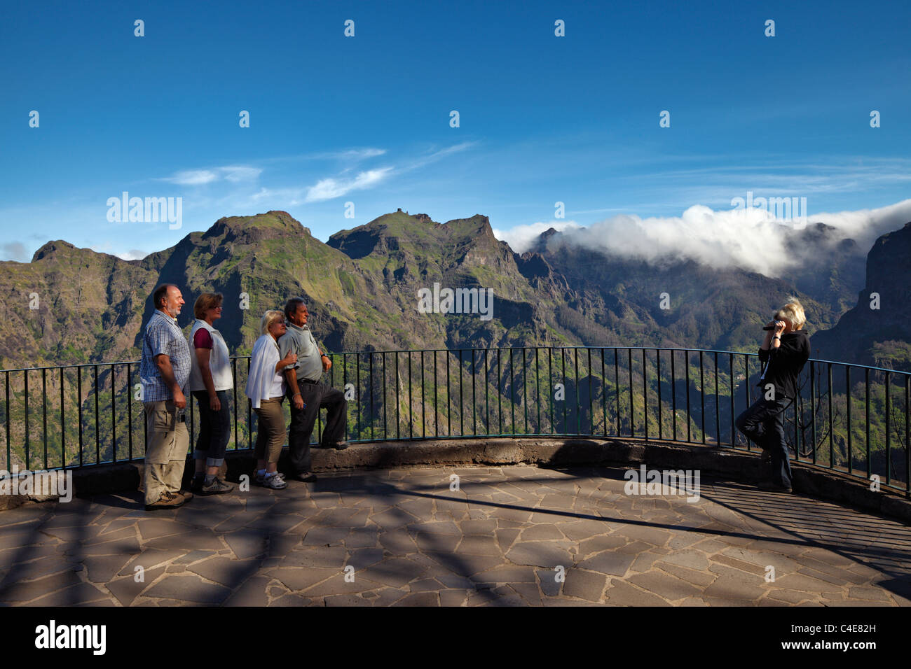 Touristen posiert auf Eira Serrado, Madeira. Stockfoto