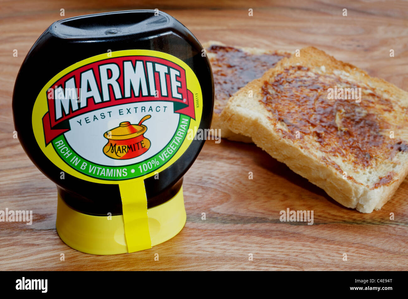 Squeezable Marmite und toast Stockfoto