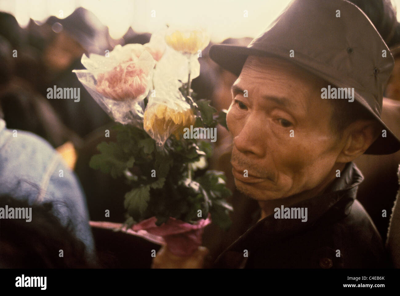 Blumen auf dem Ching Ming Festival. Das Festival ist die jährliche Feier zu ahnen Respekt zollen. Hong Kong China Stockfoto