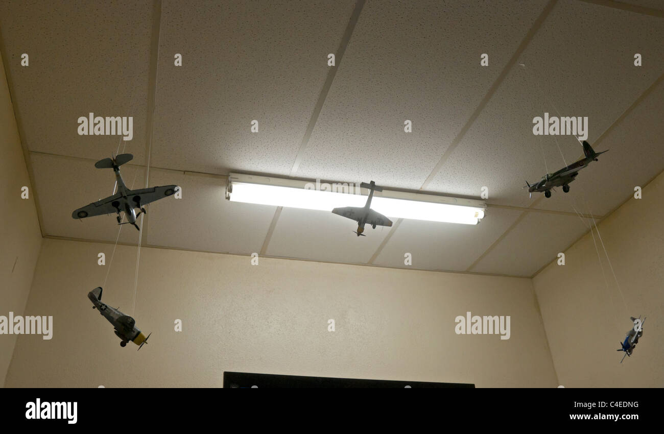 Florida Panhandle Carrabelle.Models von militärischen Flugzeugen hängen von der Decke im Camp Gordon Johnston 2. Weltkrieg Museum. Stockfoto