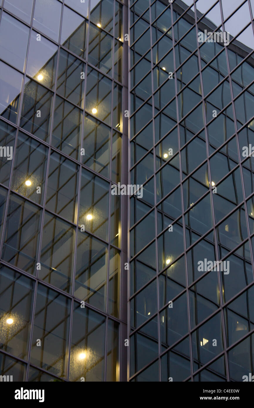 Büro Fenster Reflexion Gebäude urbanen moderne Stockfoto