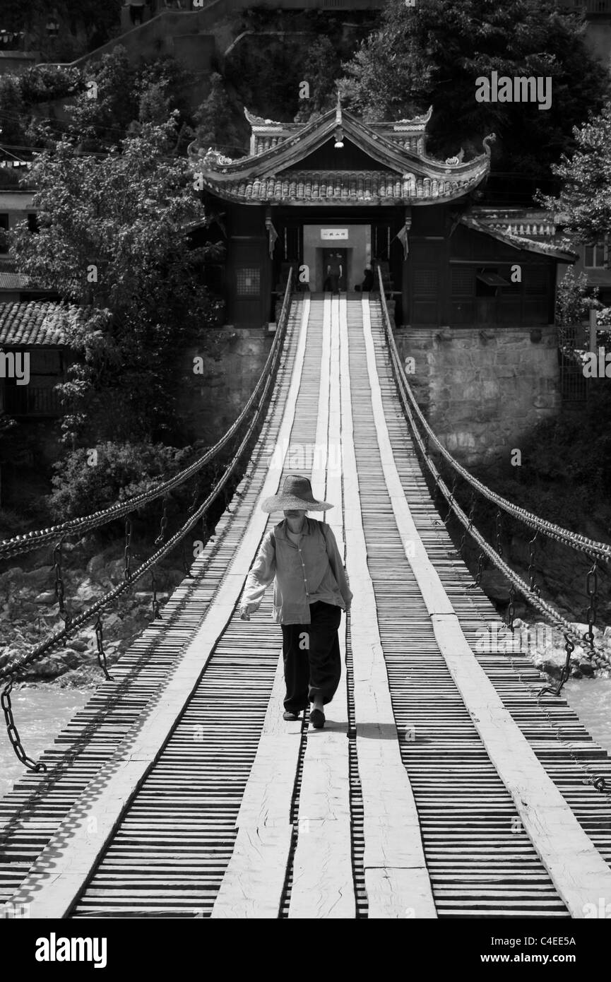 Die Qing-Dynastie Bungy bei Luding, über den Dadu-Fluss, wo die Yin-Quote-Tickets auf den Tee Ballen geprüft wurden. Stockfoto