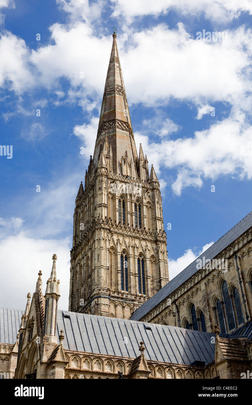 Turm der Kathedrale von Salisbury, Wiltshire, England, Großbritannien Stockfoto