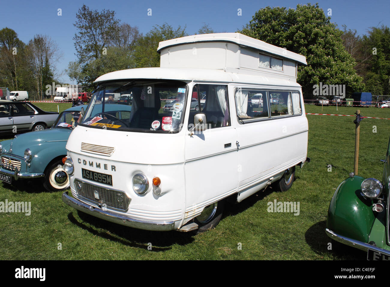 klassische Commer PB Wohnmobil bei einer Oldtimer-Veranstaltung in Antrim, Nordirland, Vereinigtes Königreich Stockfoto