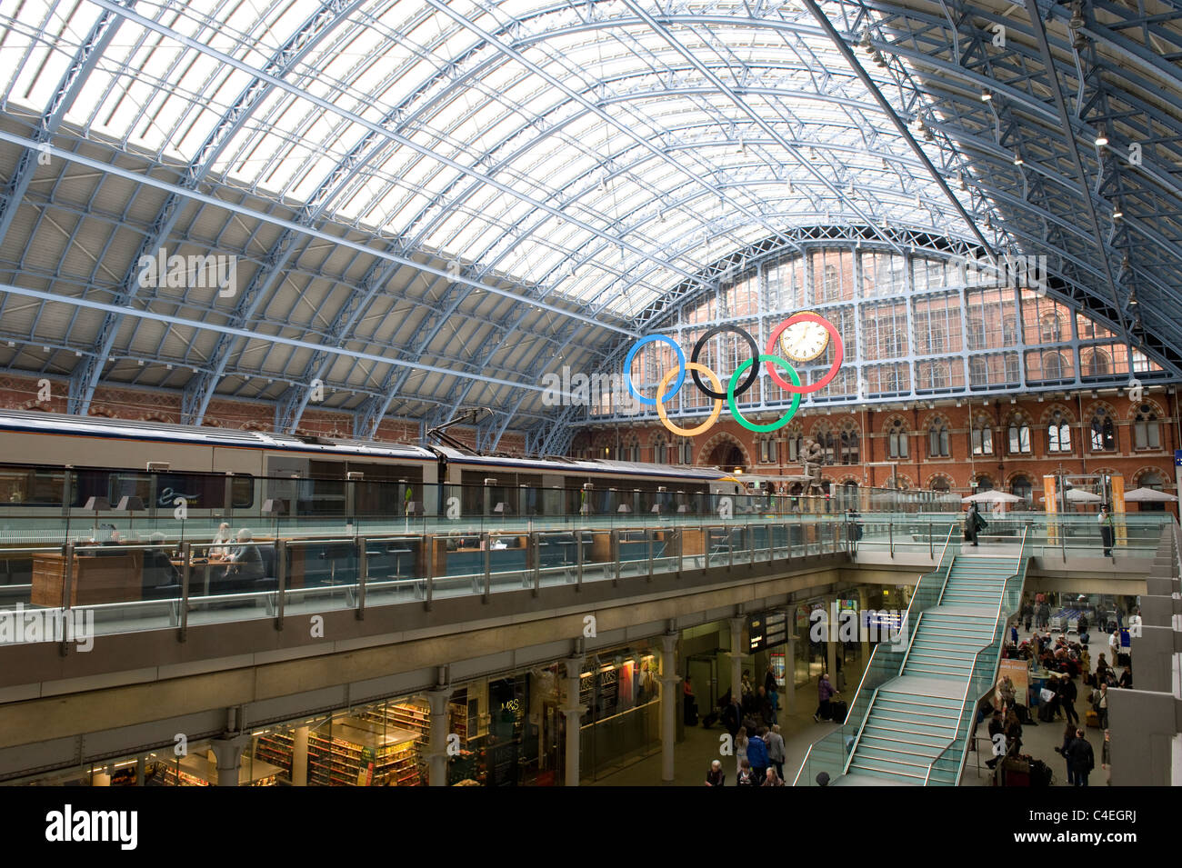Ein Blick auf den Bahnhof St Pancras, London. Stockfoto
