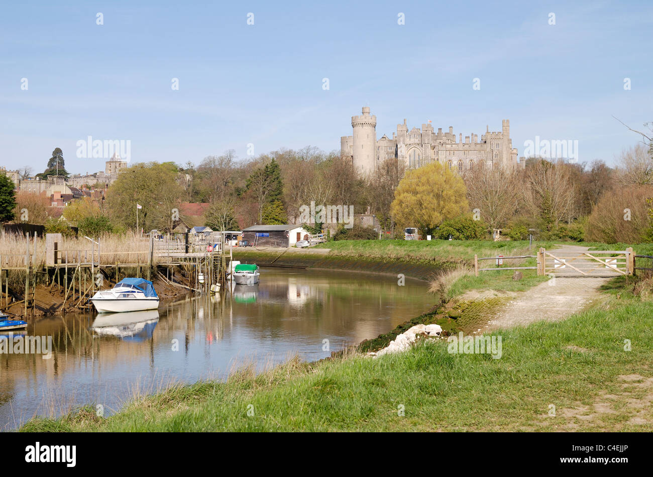Ansicht von Arundel Castle aus dem Fluss Arun. West Sussex. England Stockfoto