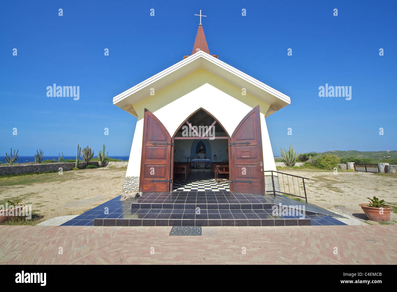 Alto Vista Wedding Chapel mitten in der Wüste nahe dem Ozean in Aruba Stockfoto